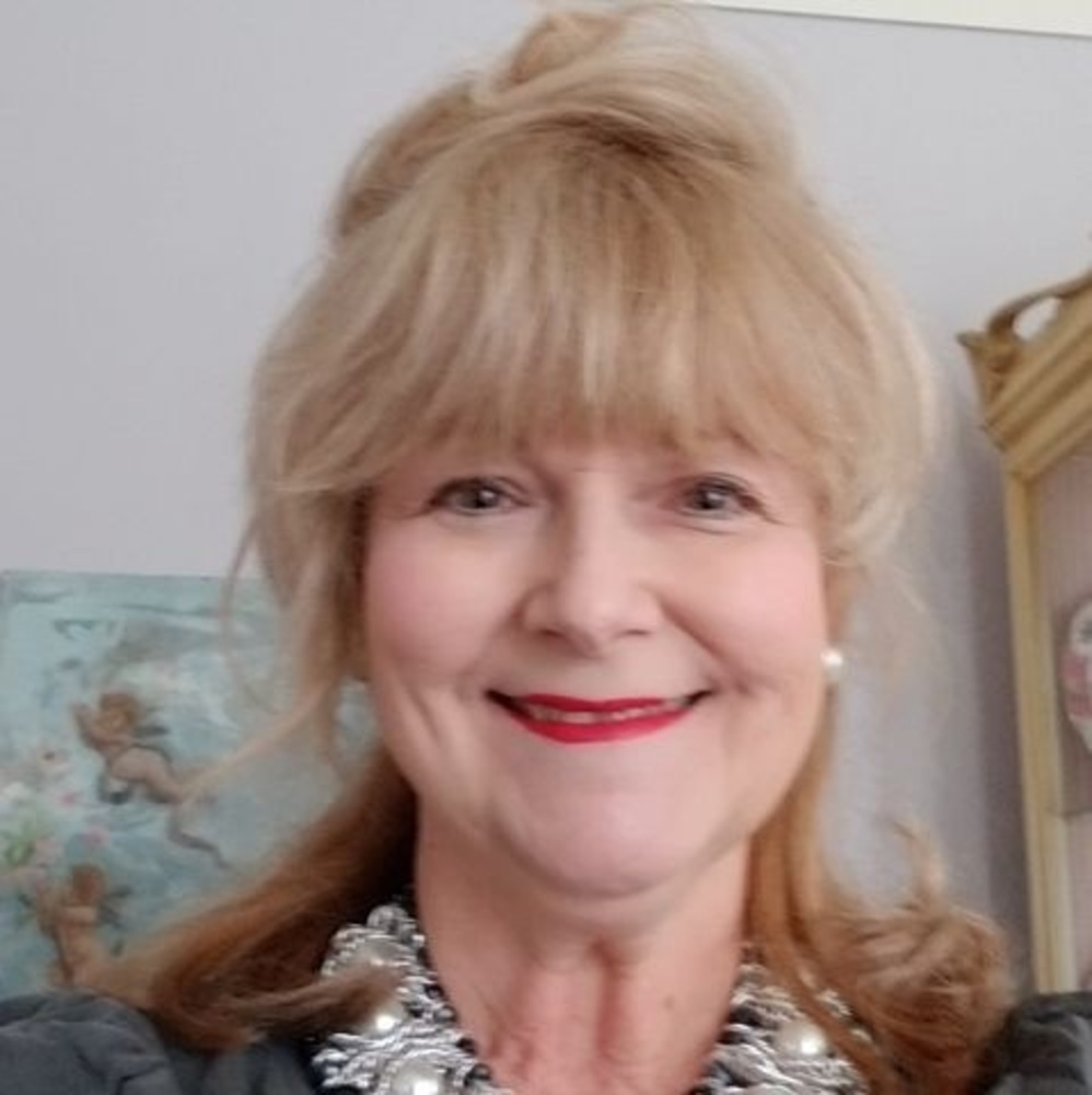 Meet your Posher, Monica